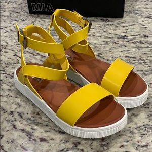 mia calla sandal